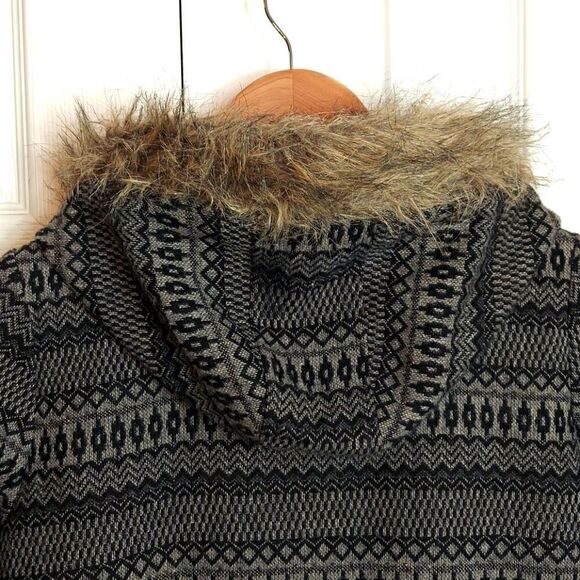 Jack Leary Jacquard Printed Fur Hood Toggle Coat - Picture 6 of 9